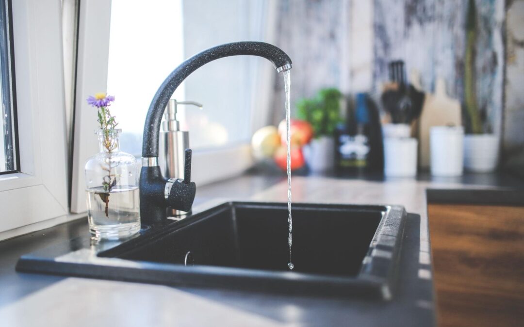 Pourquoi votre eau du robinet peut poser problème et comment ETL EcoWater peut y remédier ?