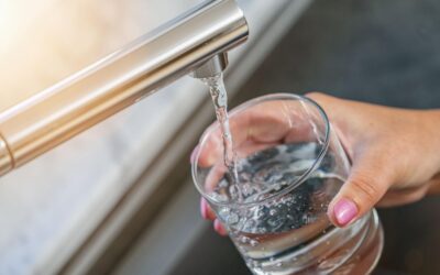 Eau potable en France : normes, limites et solutions pour une eau plus sûre chez vous